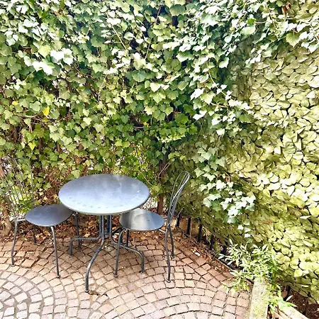 Lovely 2 With Small Garden Daire *